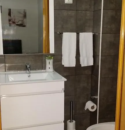 Joe & Vera's Place 3*