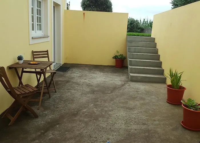 Joe & Vera's Place 3*